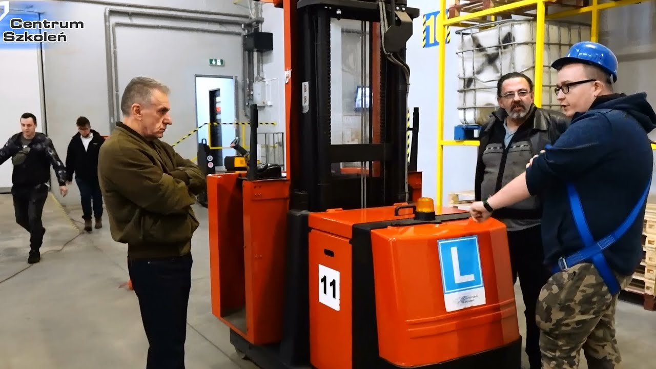 Obsługa wózka widłowego z kabiną podnoszoną wraz z operatorem na Egzamin UDT