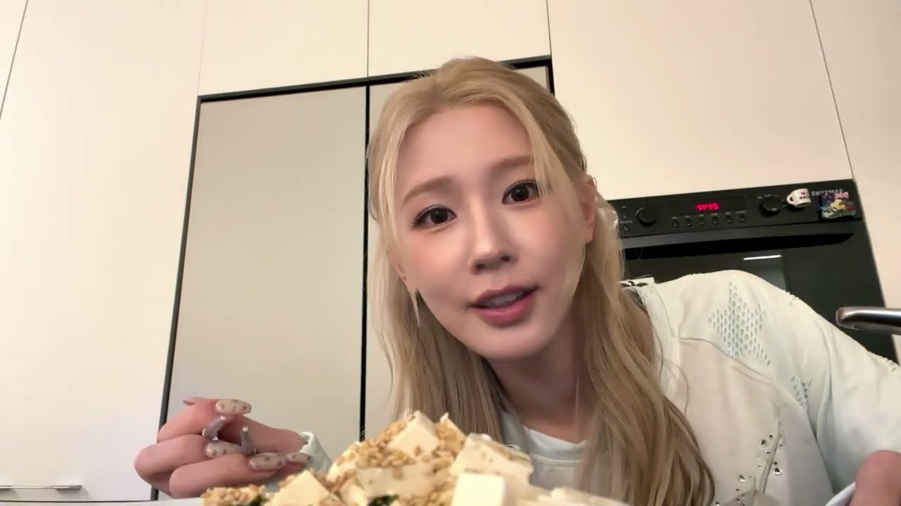 [ENG] Cooking and dinner with chef miyeon👩&zwj;🍳 | MIYEON Berriz Live after AMI Paris event 260409