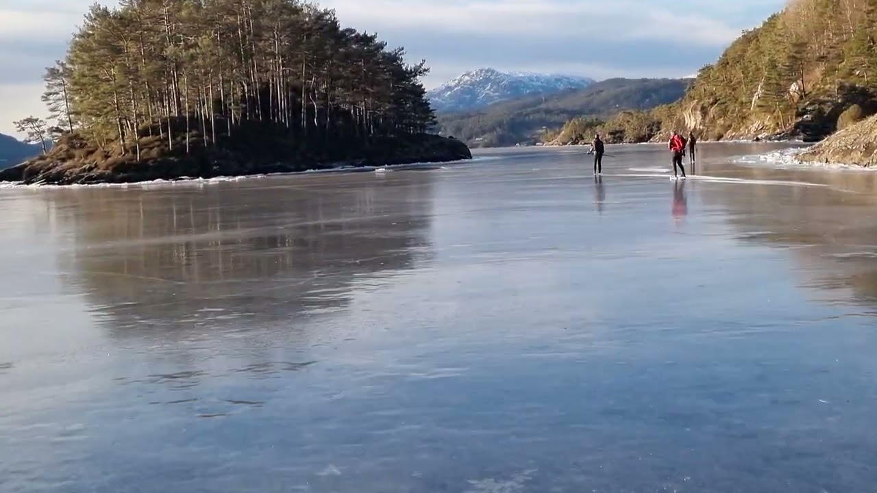 Skating Lygrespollen near Bergen, Norway