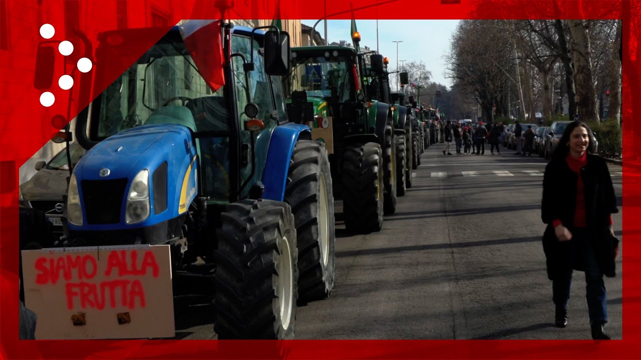 Protesta dei trattori a Pavia, lunghe file mezzi in centro dopo il corteo