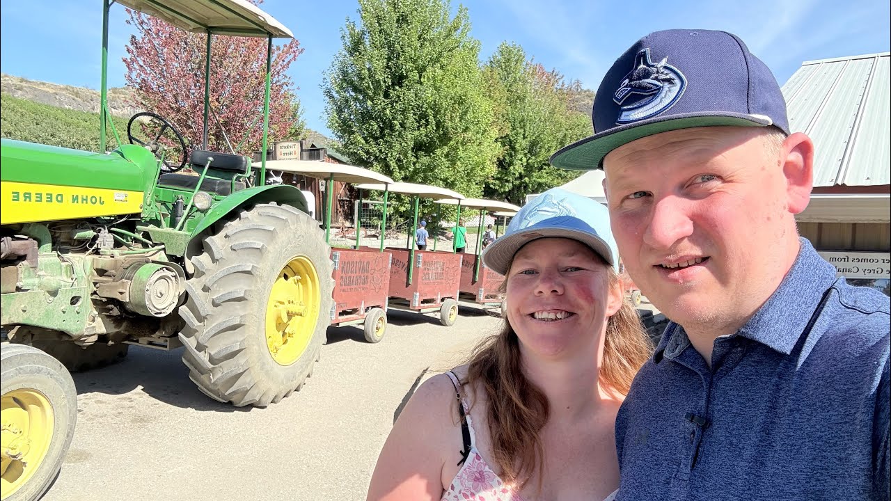 Davidson Orchards - Tractor Rides and Eating Apples 