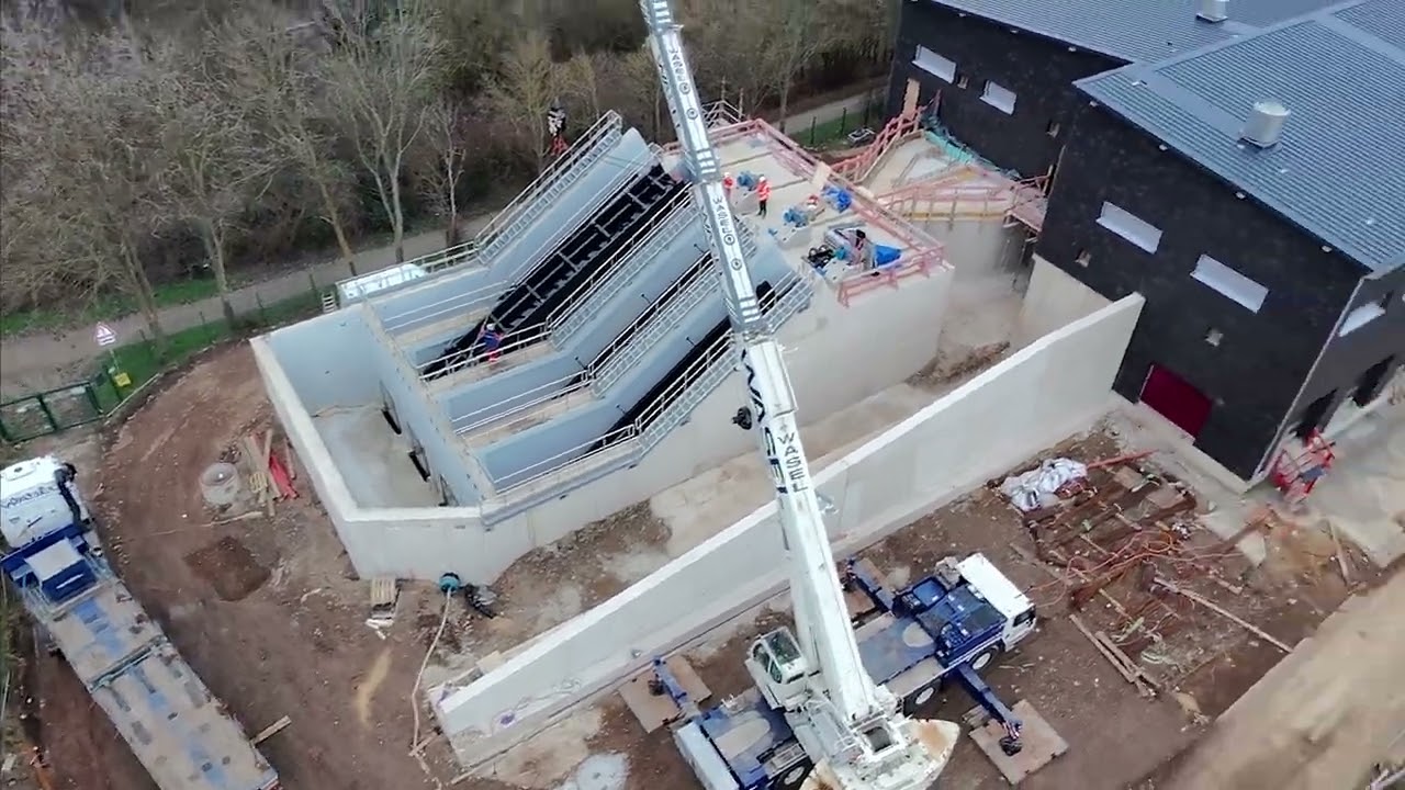 Montage der Schneckenpumpen in das Zulaufpumpwerk der Gruppenkläranlage Düren