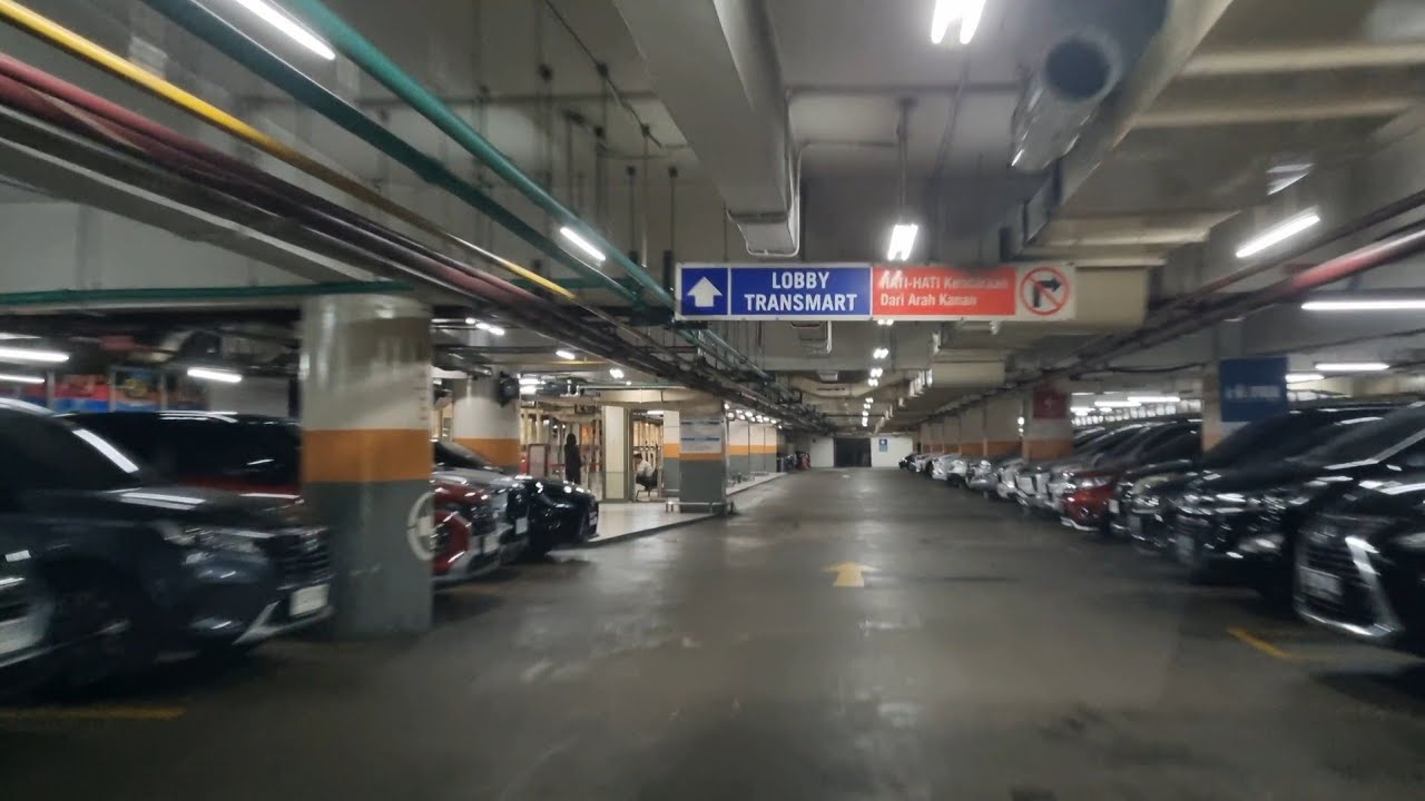 Tempat Parkir Basement Emporium Pluit Mall - 2024