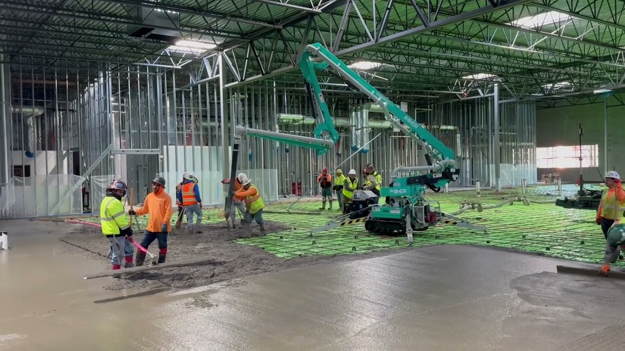 IMER Gerris 800 pouring a slab