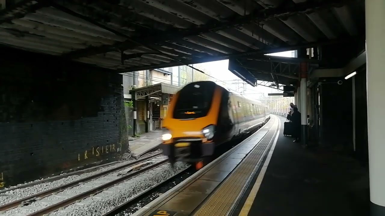 220005 passing Smethwick galton Bridge 
