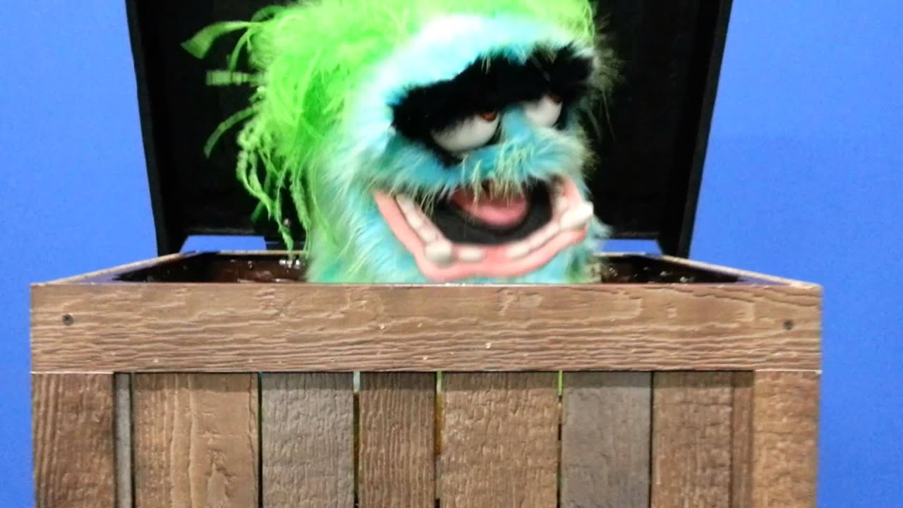 BEAST IN A BOX Hands-Free Animatronic by Axtell Expressions