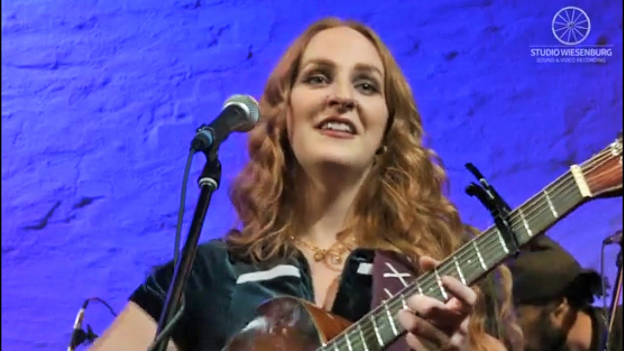 Lisa Canny - Versions of Us