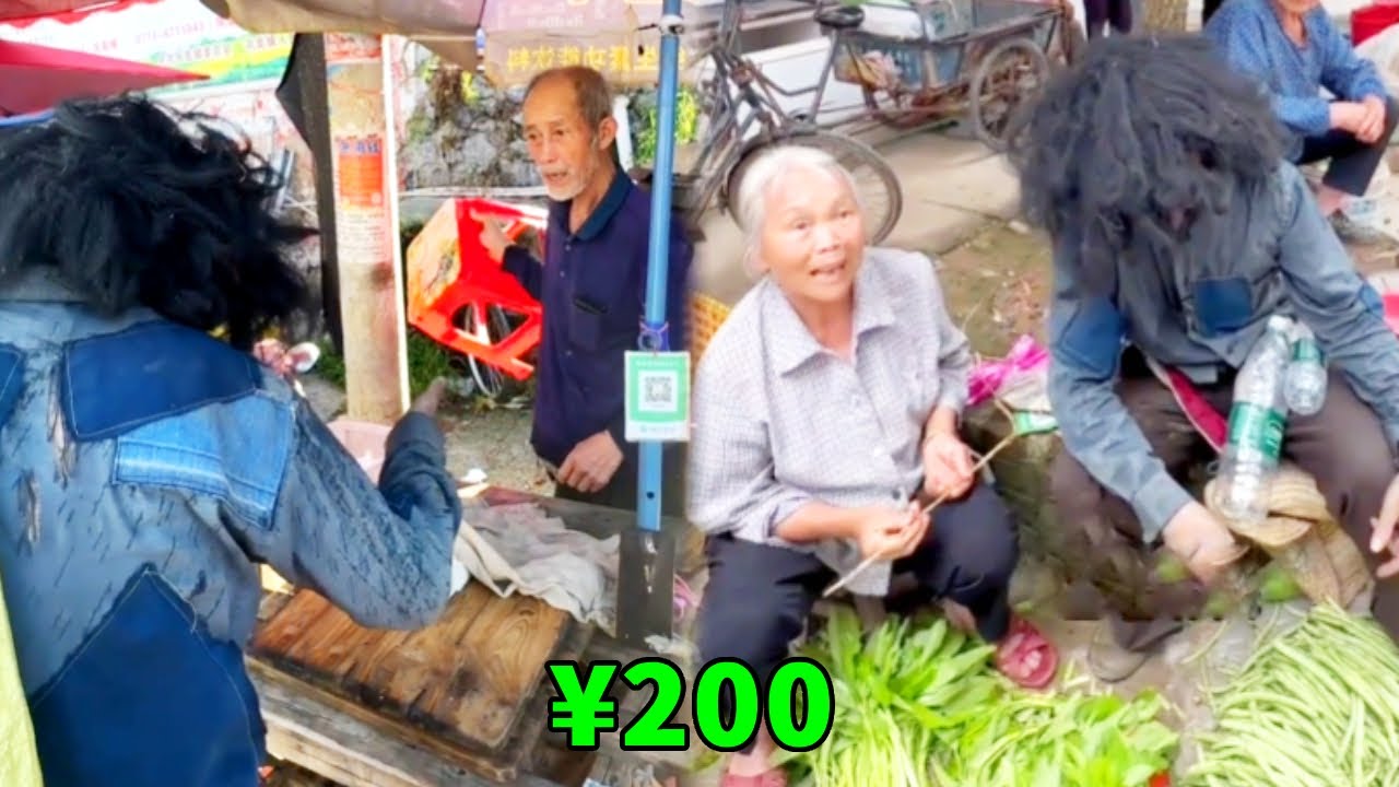 阿義假扮乞丐上街乞討，被大叔拿著板凳狂砸，好心大娘做法讓人淚流滿面！ 【阿義走鄉村】#Farm #tour #drama #正能量
