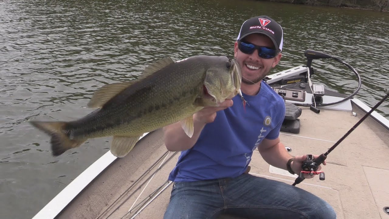 Bass Fishing Percy Priest Lake in Nashville Tennessee