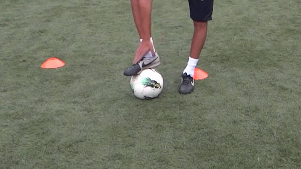 Aula de futebol - Como bater falta / How to kick a free kick