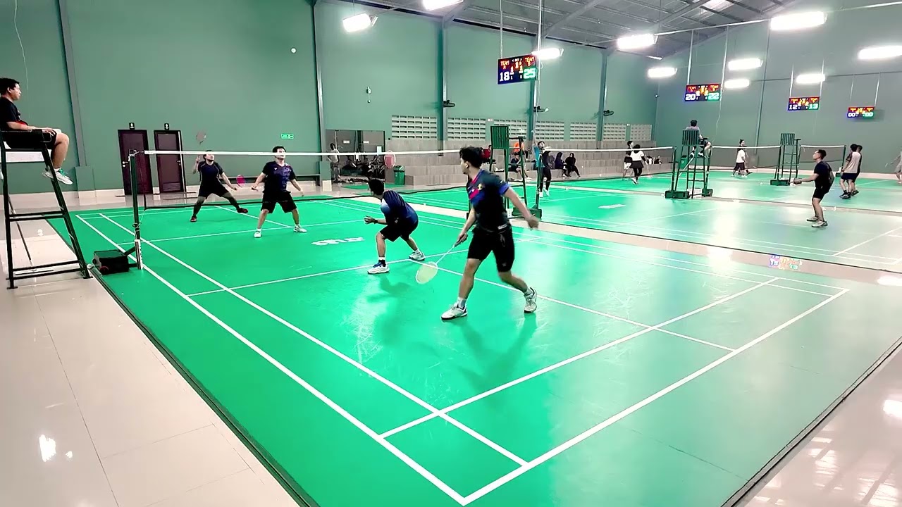 BADMINTON FUN Marta/Awi vs Nando/Muchis