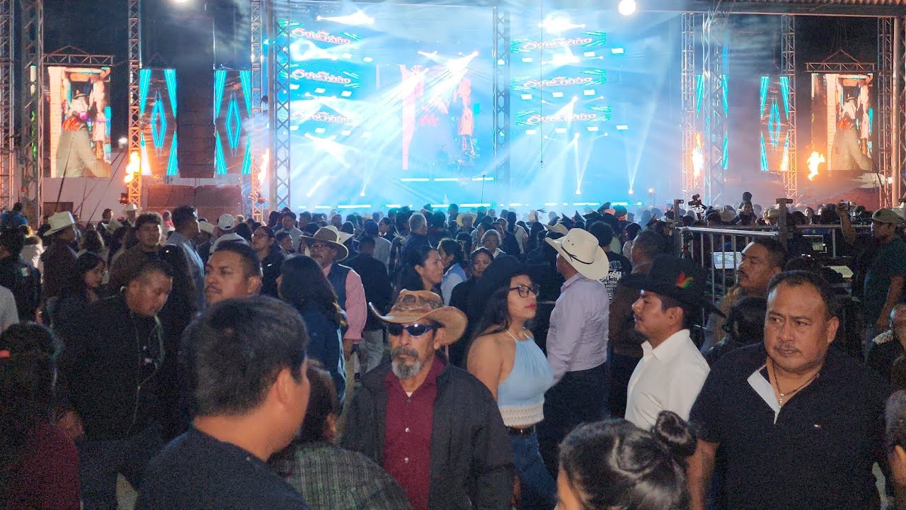 Lleno total, baile del grupo SOBERANO en San Juan Mixtepec 2025