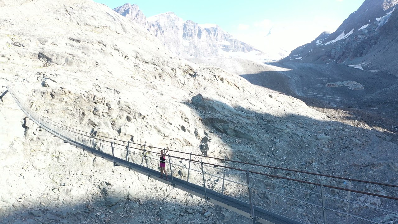 Cabane Brunet & Passerelle pour acc&eacute;der &agrave; la cabane FXB Panossi&egrave;re