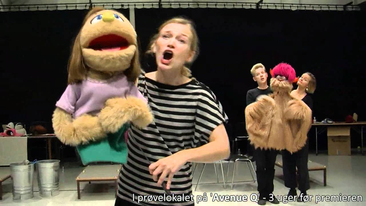Avenue Q - "Dit Internet er til S.." / "The Internet is for P...". Danish cast, in rehearsals