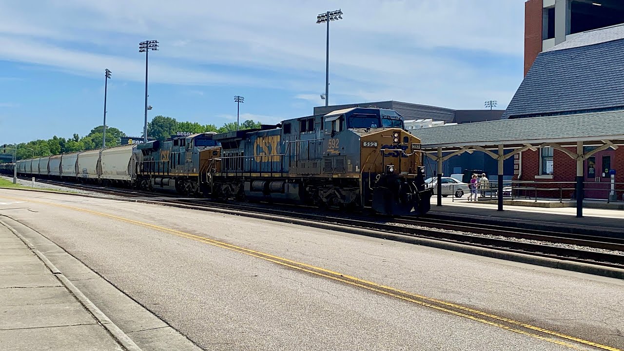 CSX M491 taking off after working Milan AC44 leader