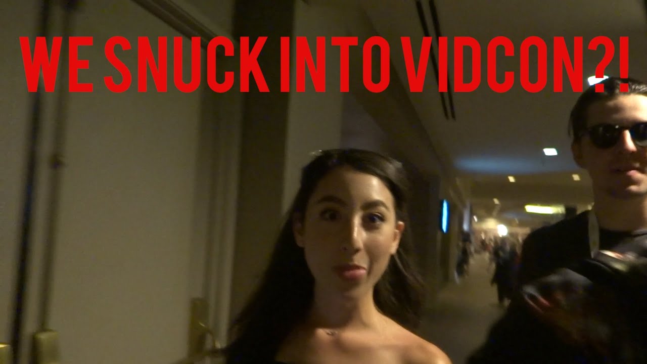 We Snuck Into VidCon?! (NOT REALLY)