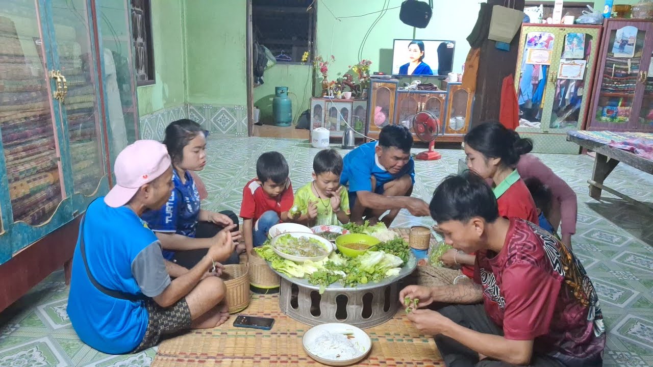 กินข้าวสามัคคีอบอุ่นอยู่บ้านแม่แก้ว🥰