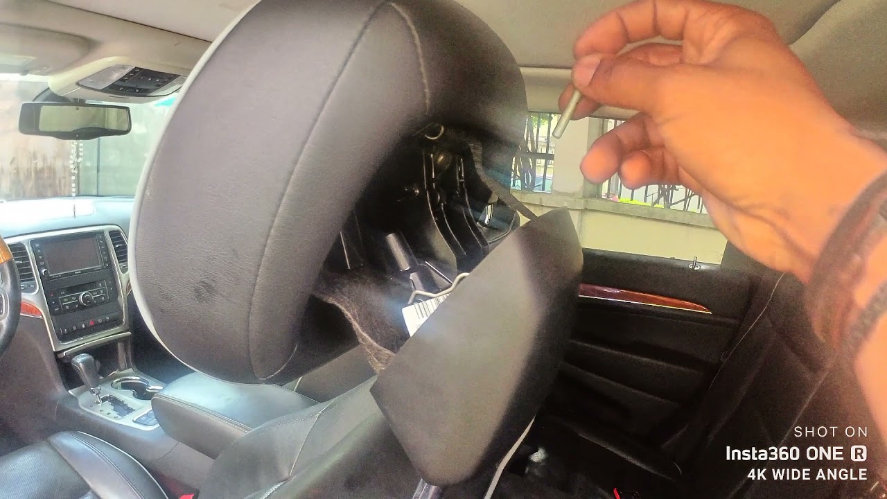 How to Fix Jeep grand Cherokee 2013 Overland (WK2) Head Rest and Removal.