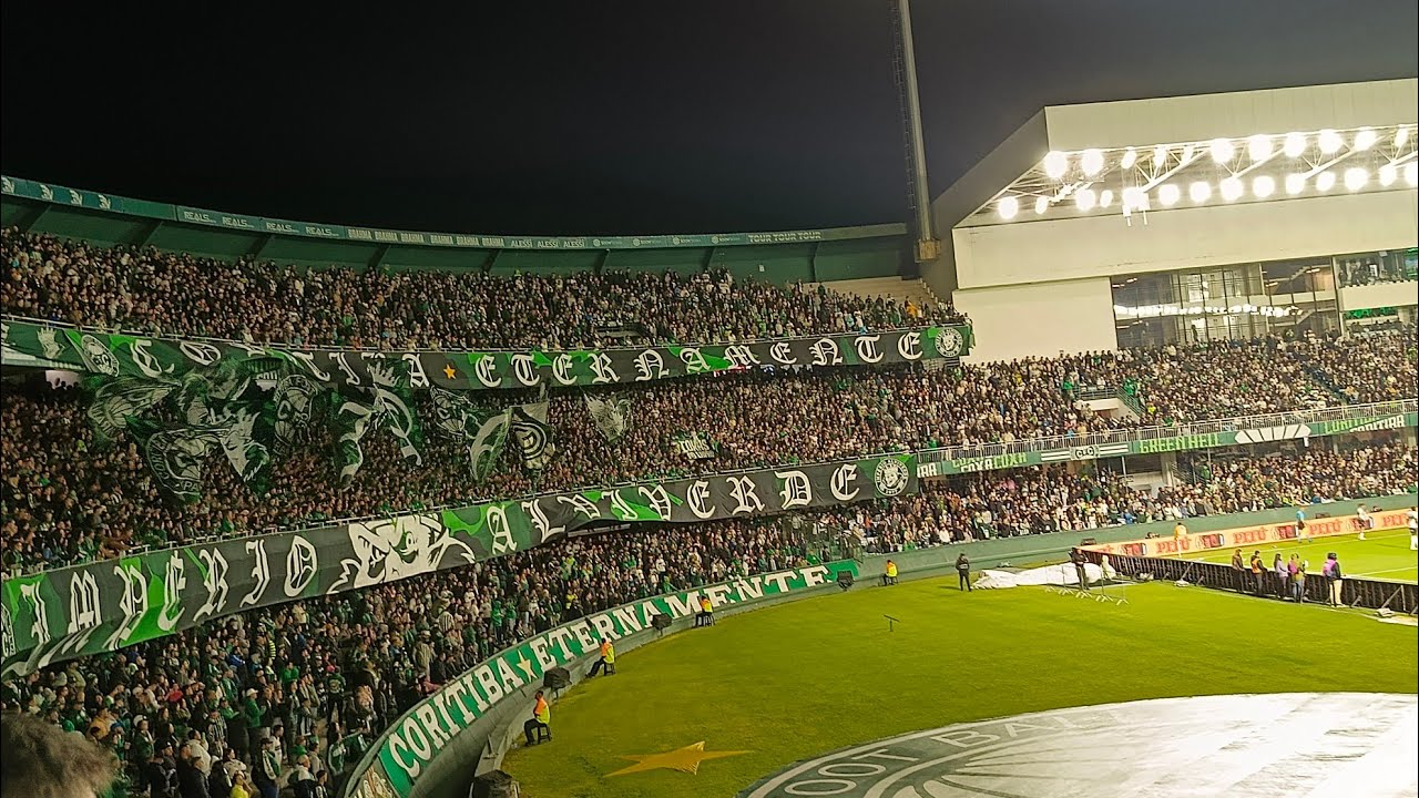 Mais Coritiba está ao vivo! Nos arredores do Couto Pereira.. Pré jogo.. 