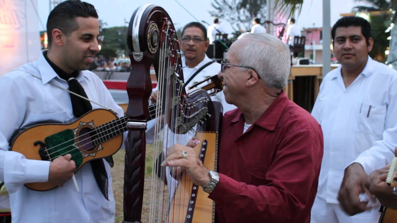 Xocyotzin Moraza con Maestro Felipe Ochoa
