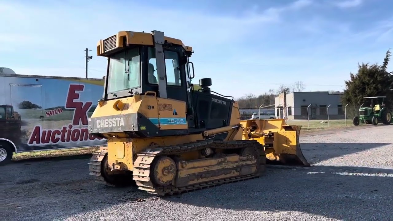 Lot 240 DRESSTA TD-85 DOZER