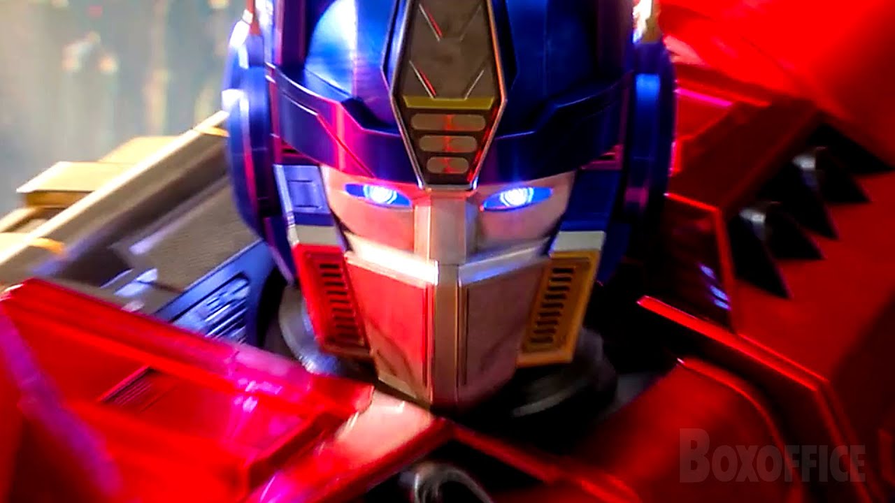 Orion Pax se convierte en Optimus Prime | Transformers Uno | Clip en Español