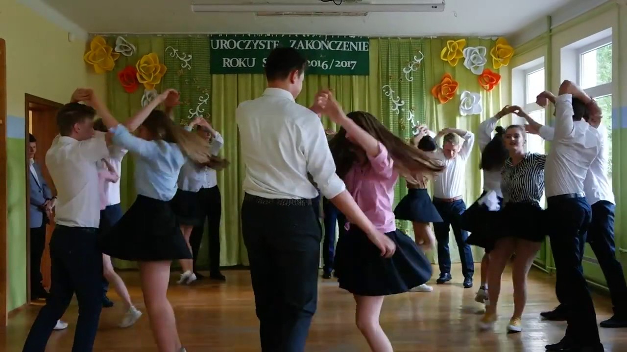 Absolwenci Społecznego Gimnazjum w Kraśniku. Rueda de Casino. Taniec finałowy 2017.