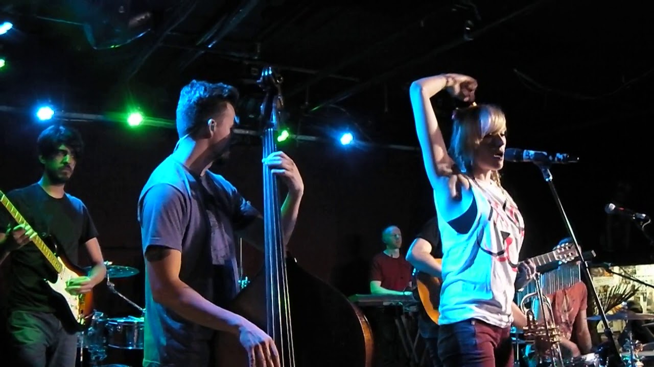 JENNY & THE MEXICATS ENDS THEIR WONDERBAR  SET  03-03-2018
