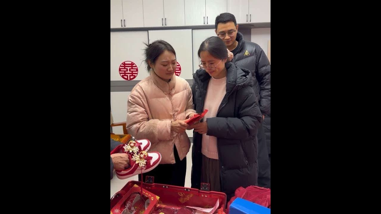 感谢娘家为我做的这一切心有幸被爱，来自嫂子的爱，千言万语记在心里。最好的东西从来不是礼物，而是被人惦记的温暖，和出其不意的惊喜，感谢嫂子送的婚鞋。 #结婚
