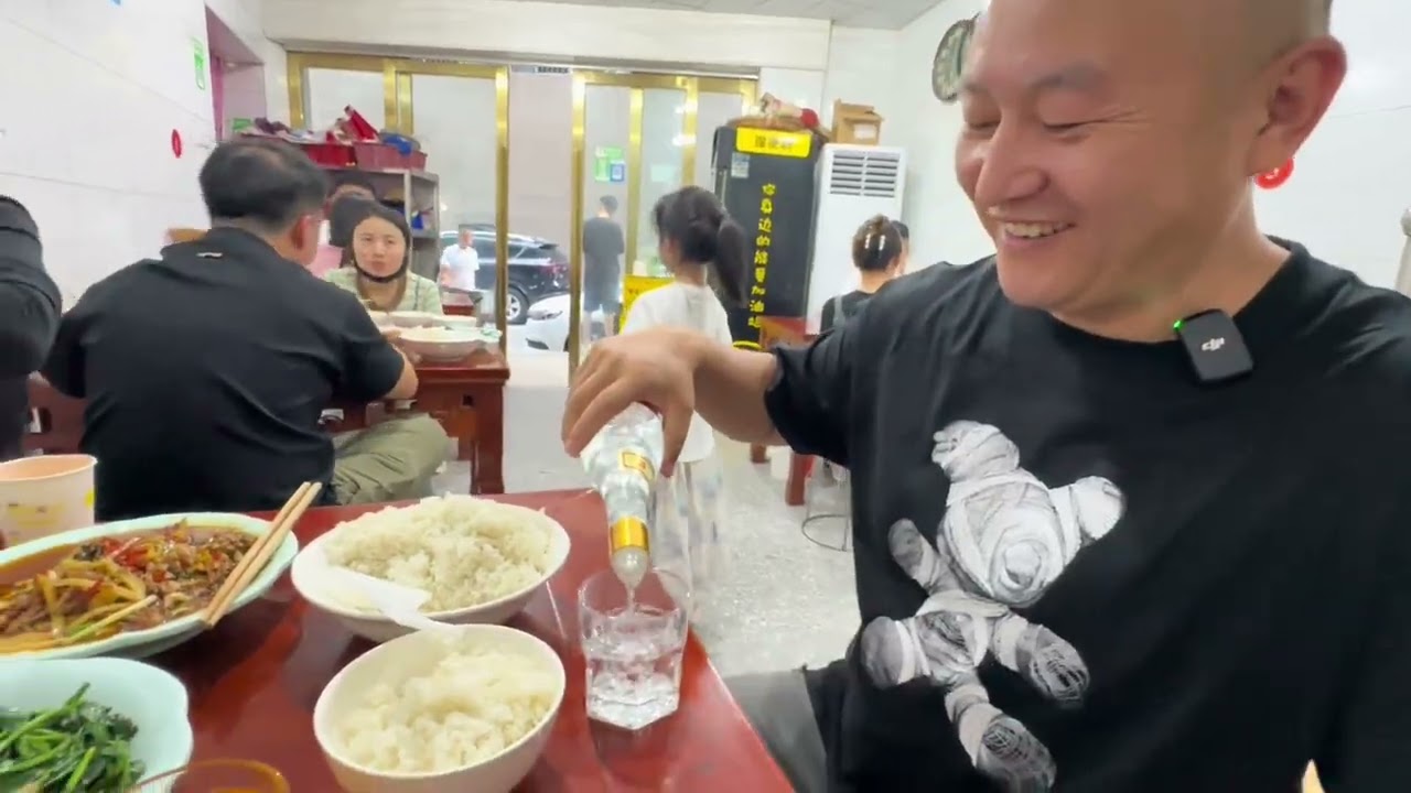 开车五百公里到达州吃当地人气旺炒菜，三人四个菜143元。#美食探店 #达州美食 #川菜推荐 #深巷美食