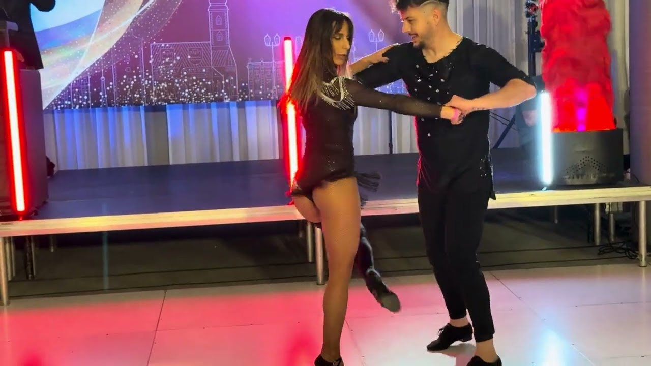 Miéntele by Román & Mayinbito | Luismi & Mariangela