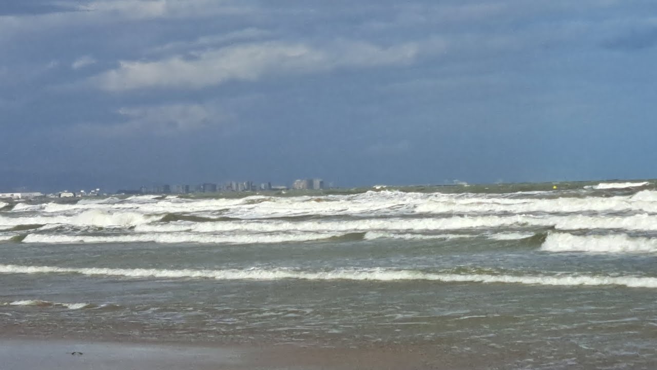 4k Winter sunny windy walk in the Port and Beach of Valencia/ Area Cabanyal/ Barrio de Cabanyal