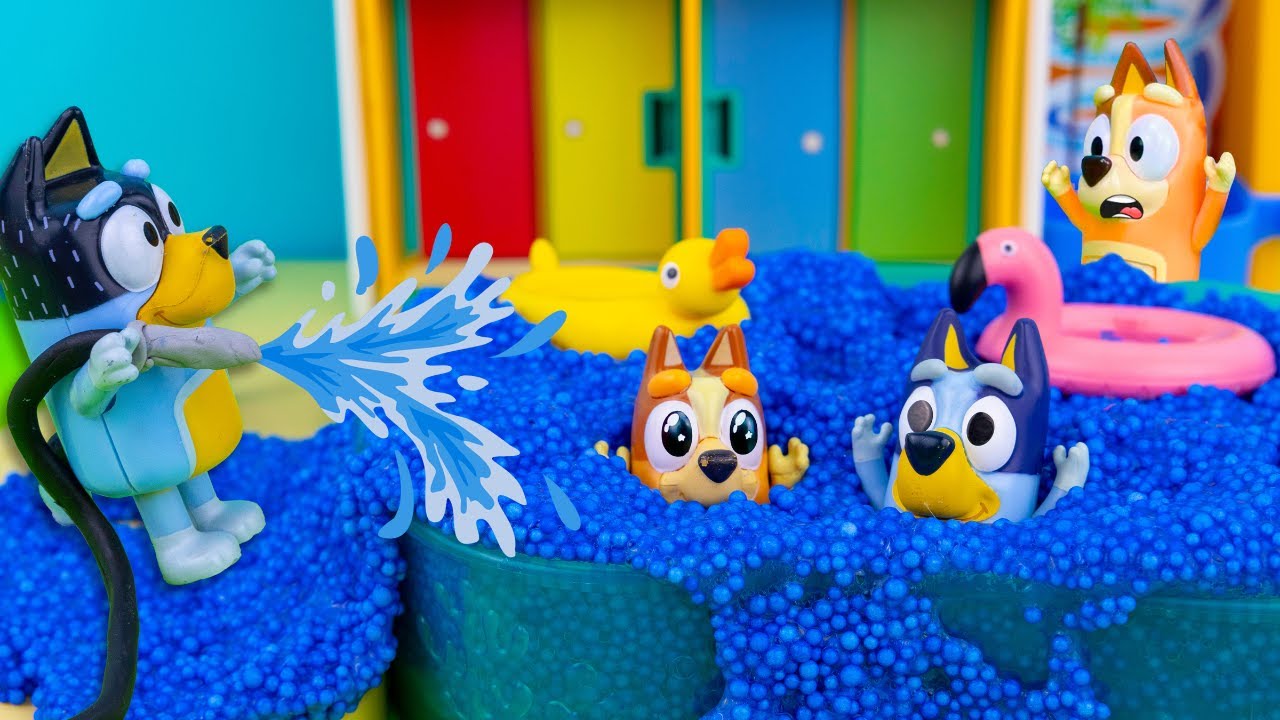 ¡BLUEY y BINGO en la Piscina! | Historia en Español