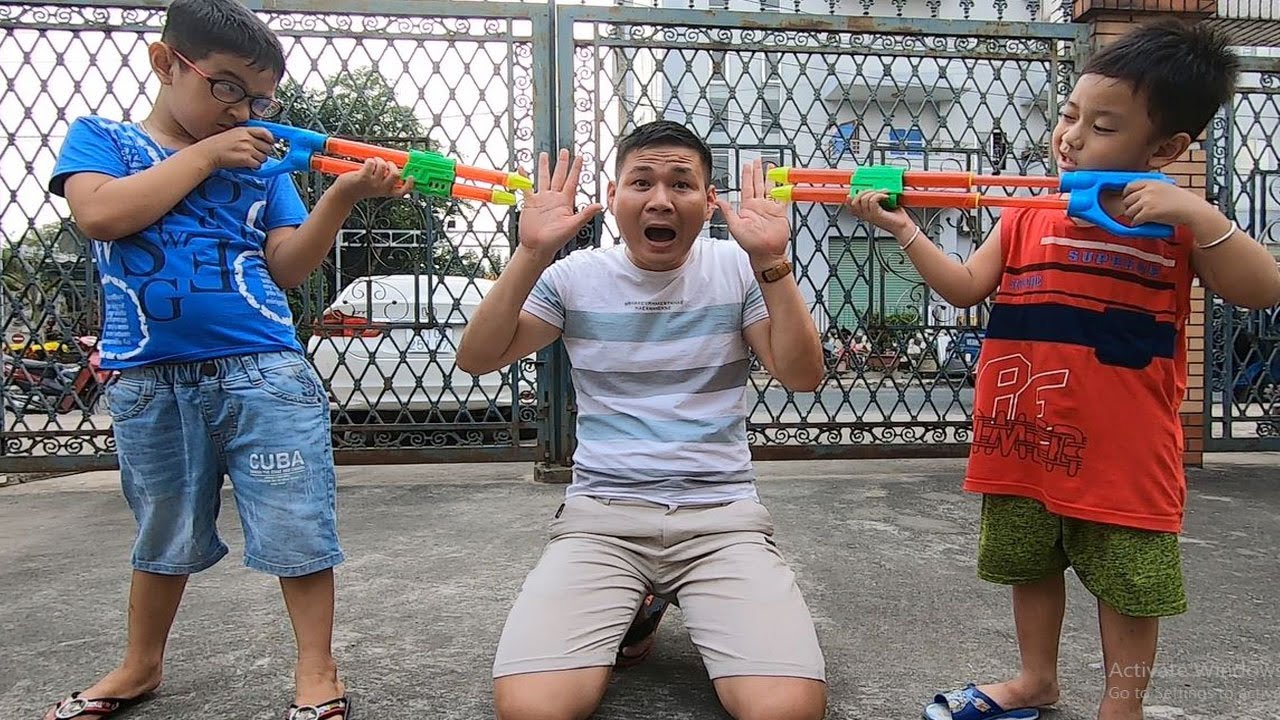 Cậu Bé Thông Minh Tinh Nghịch - Dạy Bé Không Mở Cửa Cho Người Lạ Vào Nhà! Thầy Thái Vlog