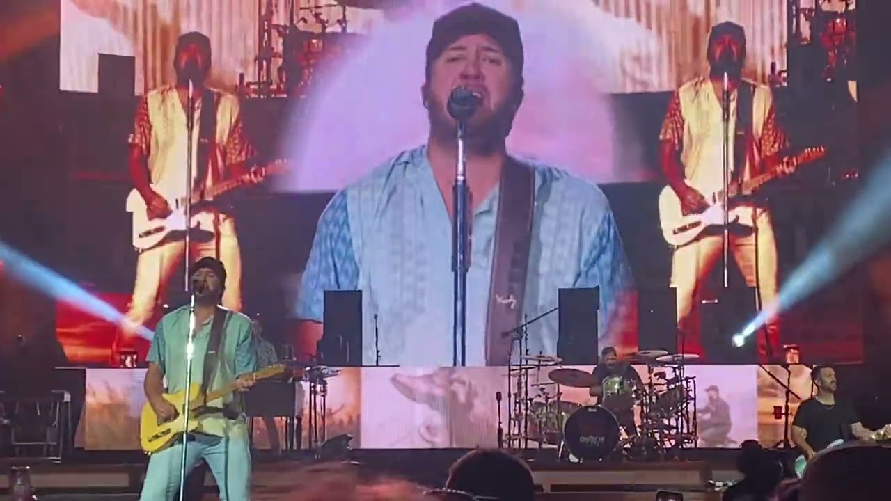 Luke Bryan - What Makes You Country - Ruoff Music Center Noblesville, IN - Country On Tour