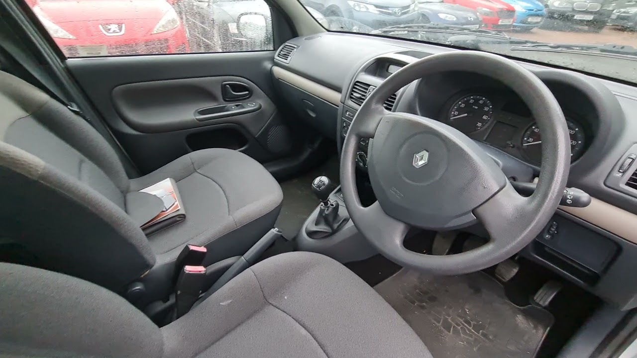 2004 Renault Clio 1.5 dci Expression 65 walk around video. Low mileage diesel.