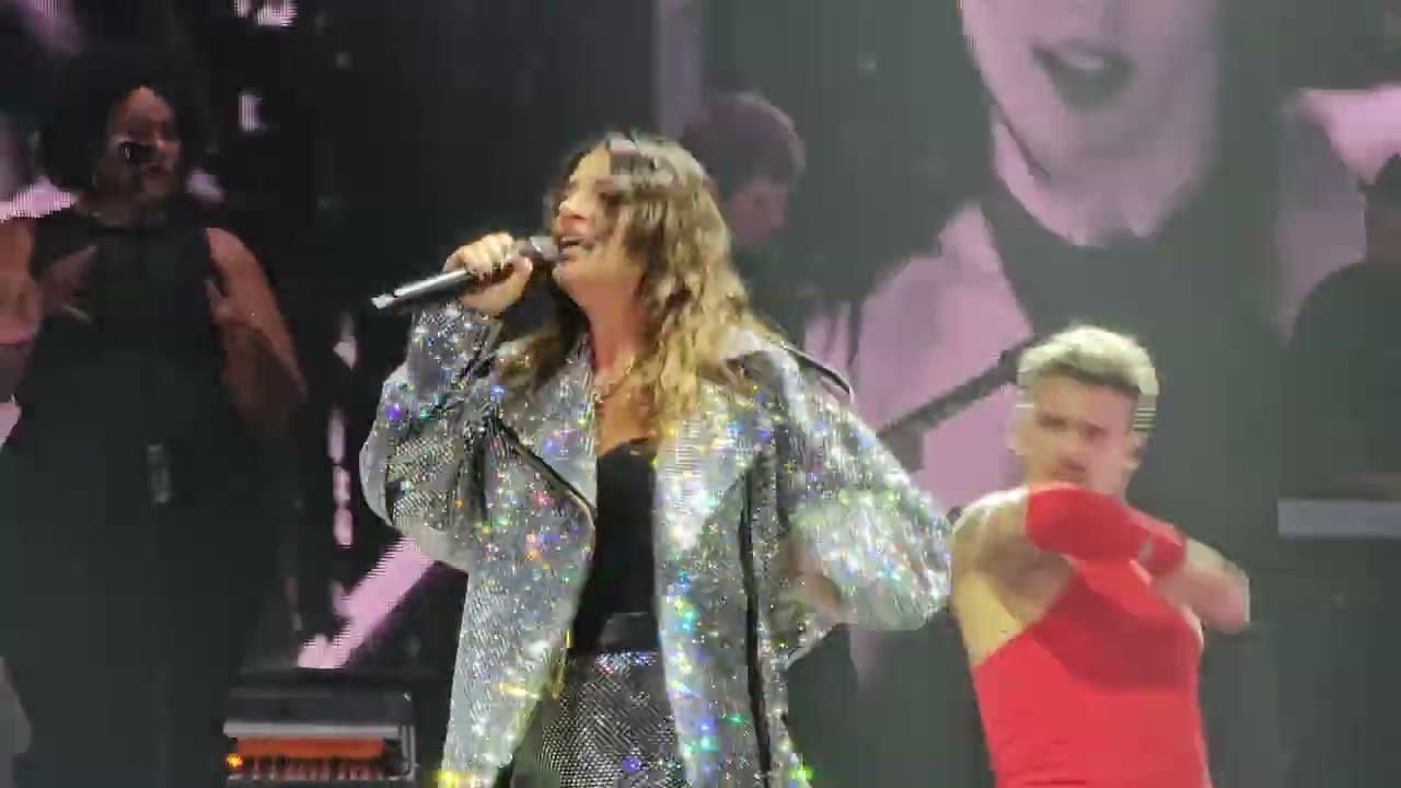 emma - in Italia (feat. fabri fibra) (live @ unipol forum Milano 11-11-24) #indatowntour
