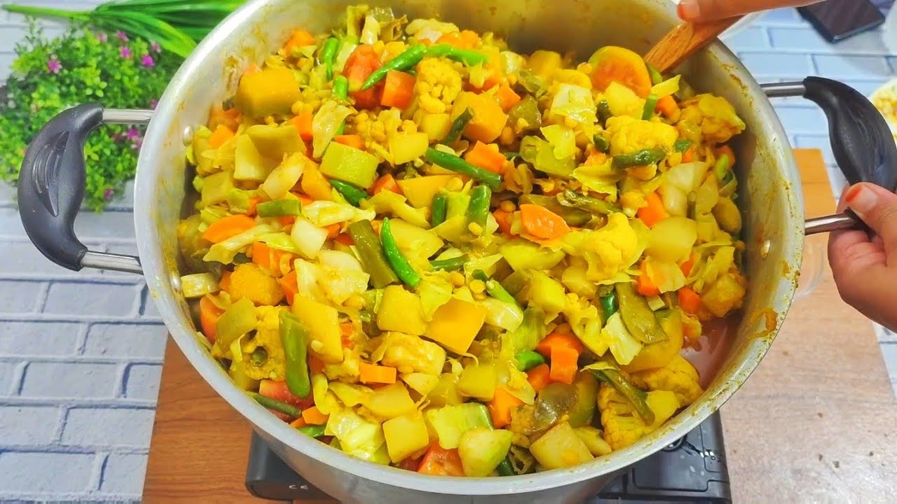 বিয়ে বাড়ির মিক্সড ঝাল সবজি রেসিপি। রুটি, পরোটা বা সাদা ভাতের সাথে এই সবজি খেতে এত বেশিমজার 😋
