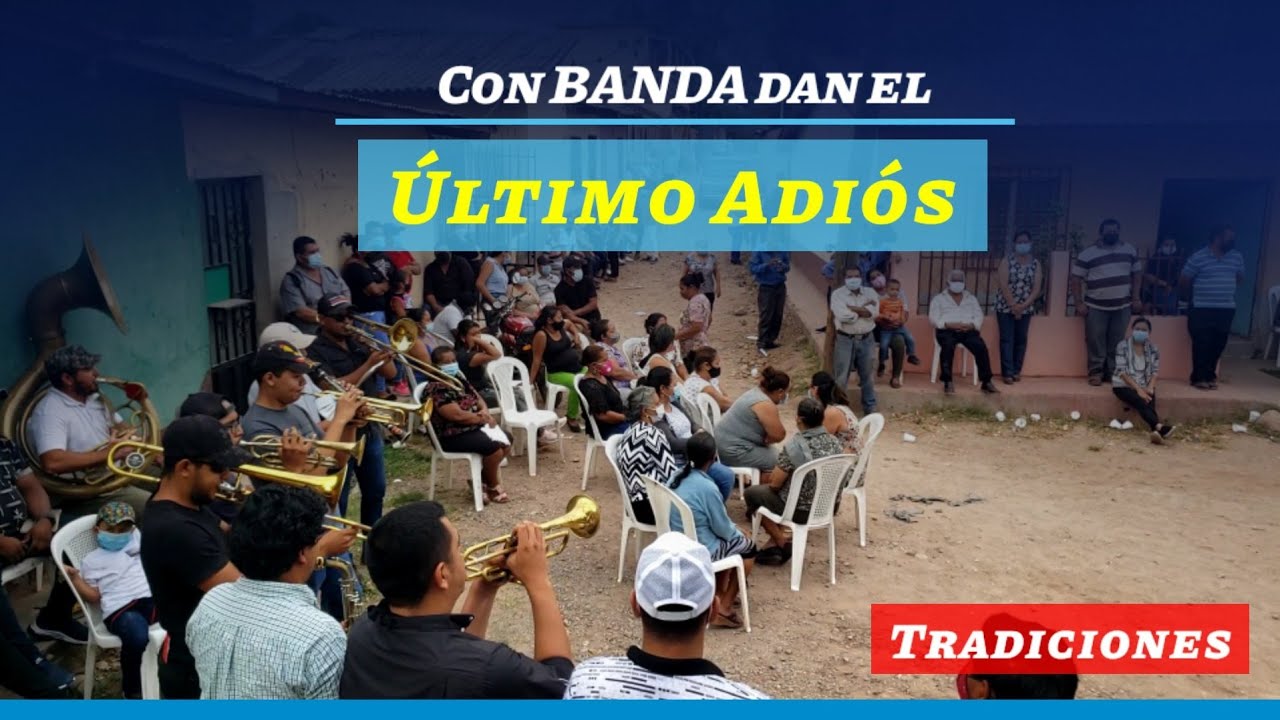 En Ajuterique es tradición: dar el último adiós a ser querido con música de banda.