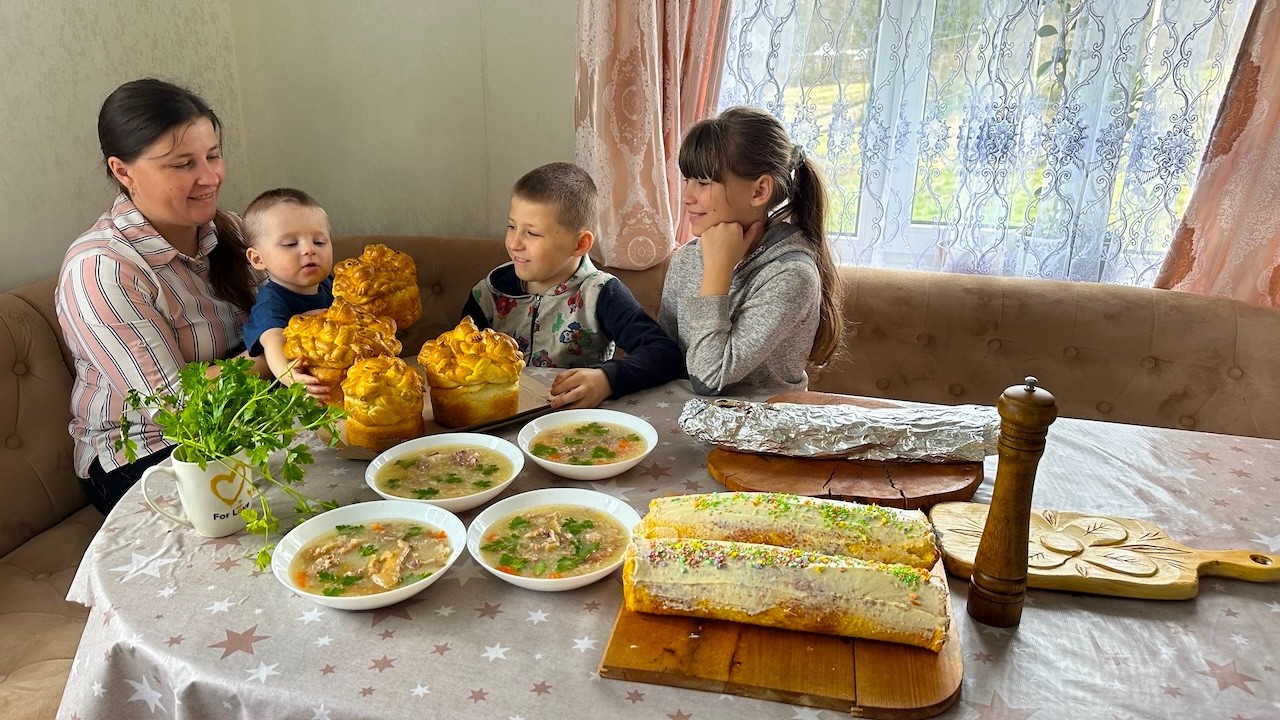 A Heartwarming Easter in the Carpathian Mountains 🏔️💛 | Family Traditions & Paska