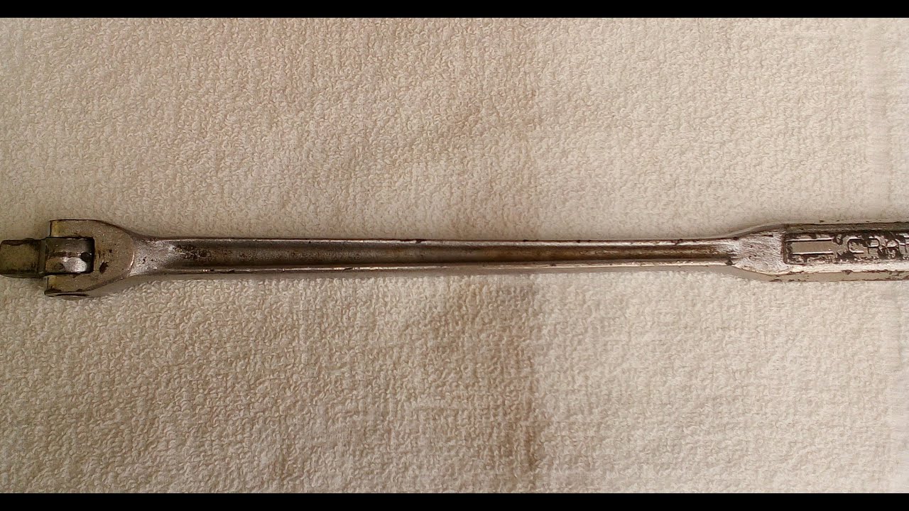 craftsman 1/2 drive breaker bar, beat up, a little rust.