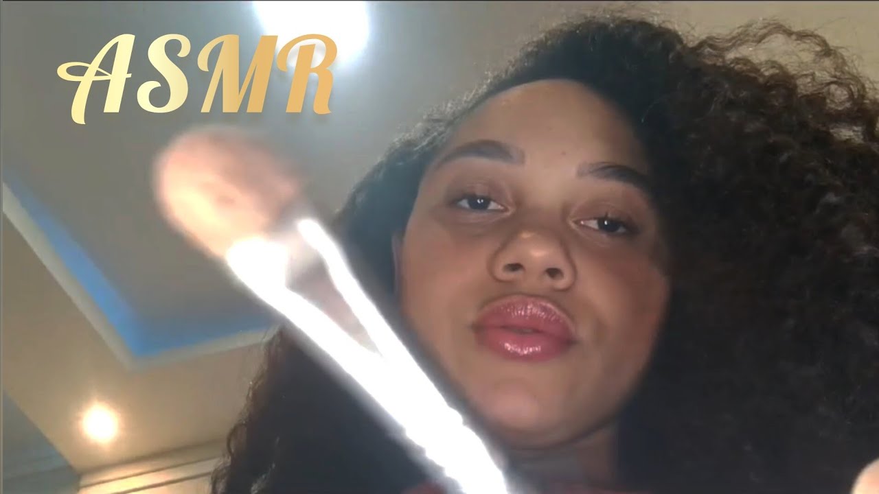ASMR Te maquiando no meu colo