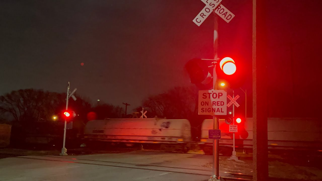 NS/CN Meet at Emmons Blvd on 12/5/22