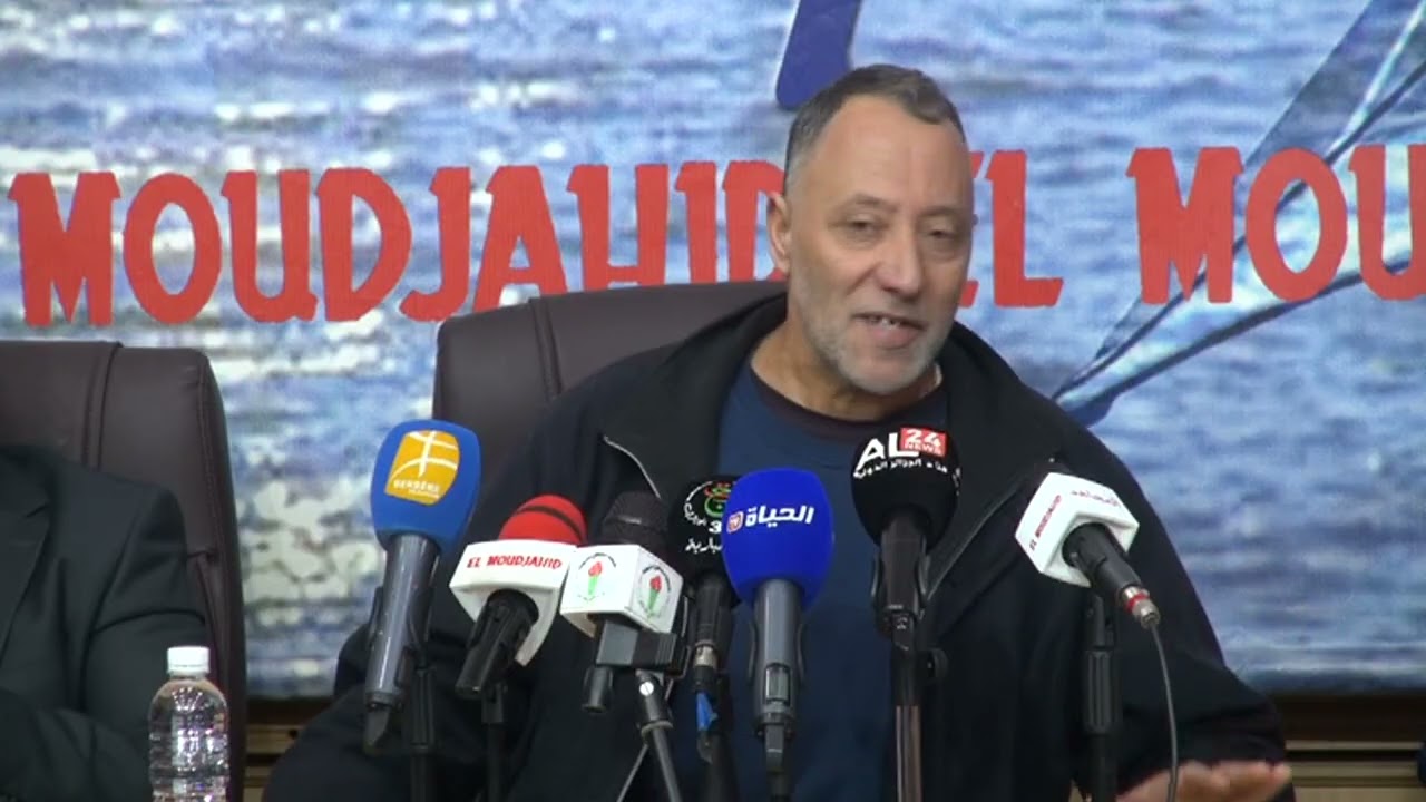 Forum de la m&eacute;moire d&rsquo;El Moudjahid : Hommage &agrave; Hocine A&iuml;t Ahmed