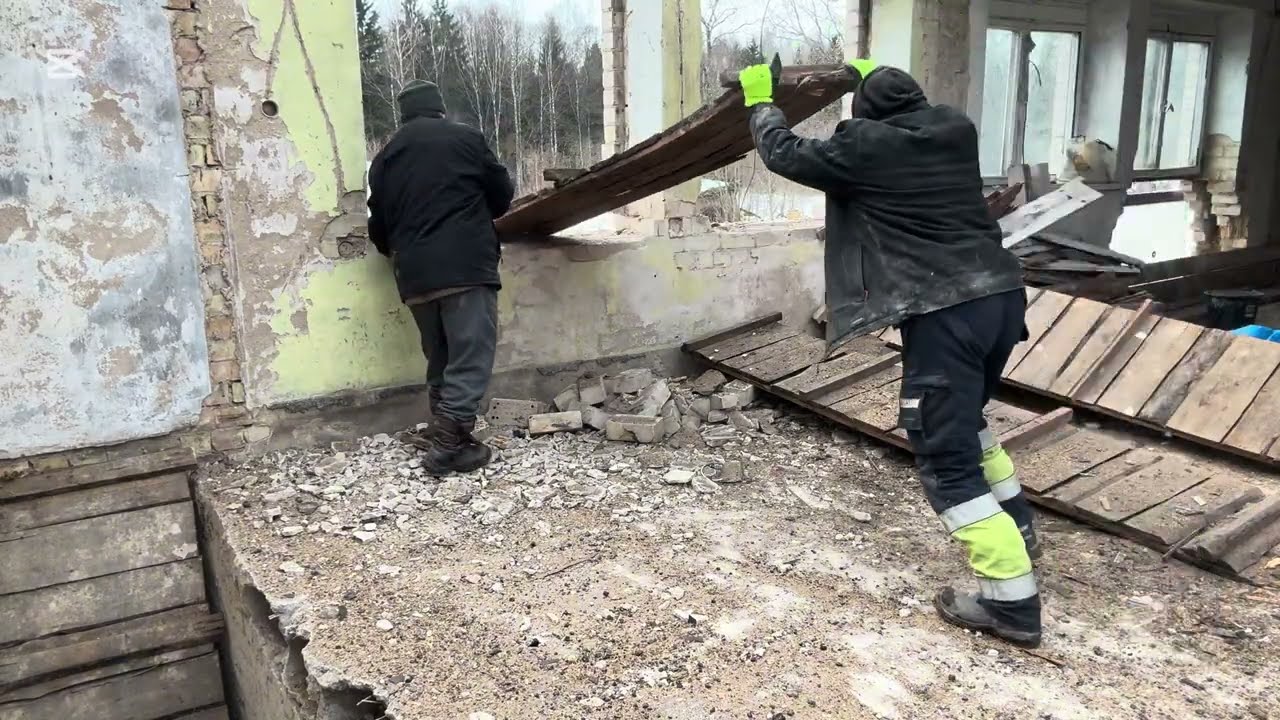 Mano sodyba miške.18 dalis.Išgriovėm perdangąs,griaunam sienas.