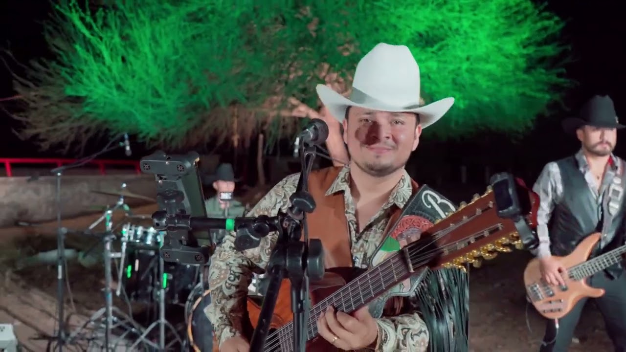 Veinte Novias - Julian Balderas y Apoderado