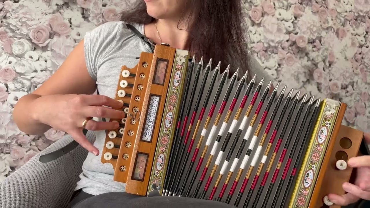 La mia allieva alla 2&deg; lezione di Organetto - Tarantella calabrese