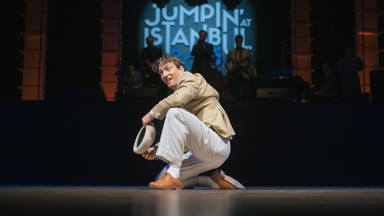 Alexander McCormack and his incredible show together with live band “The Shirt Tail Stomper”