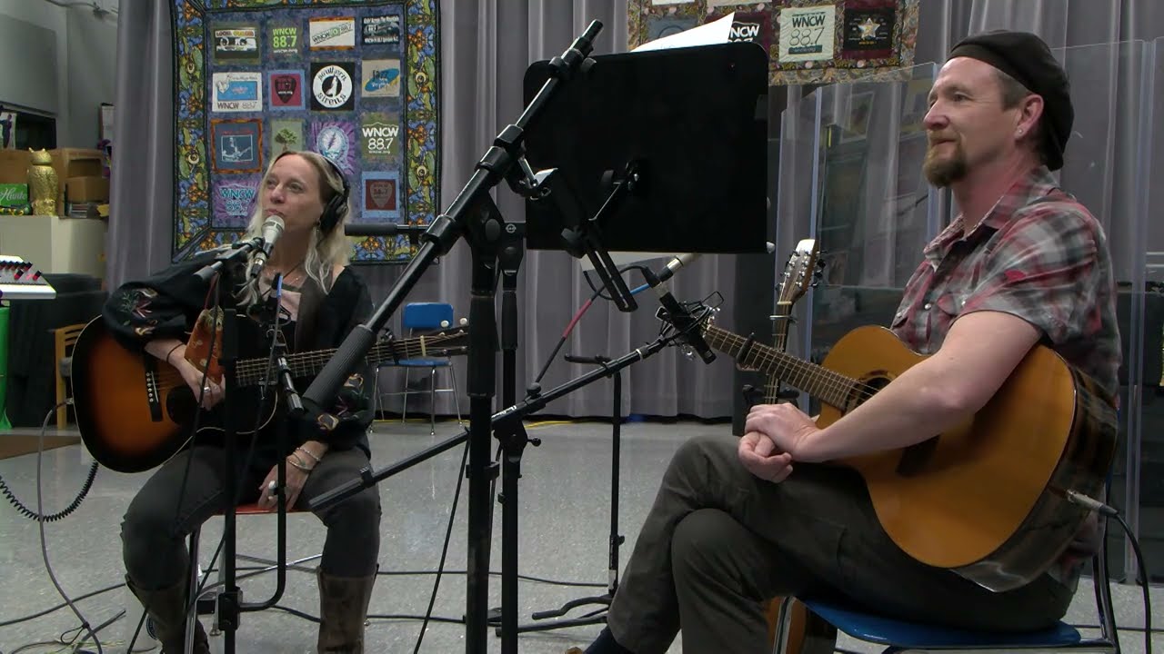 Anya Hinkle & John Doyle - Devil Chasin' Me