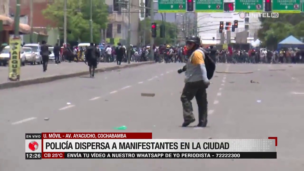 Se registran duros enfrentamientos entre dos bandos en el centro de Cochabamba